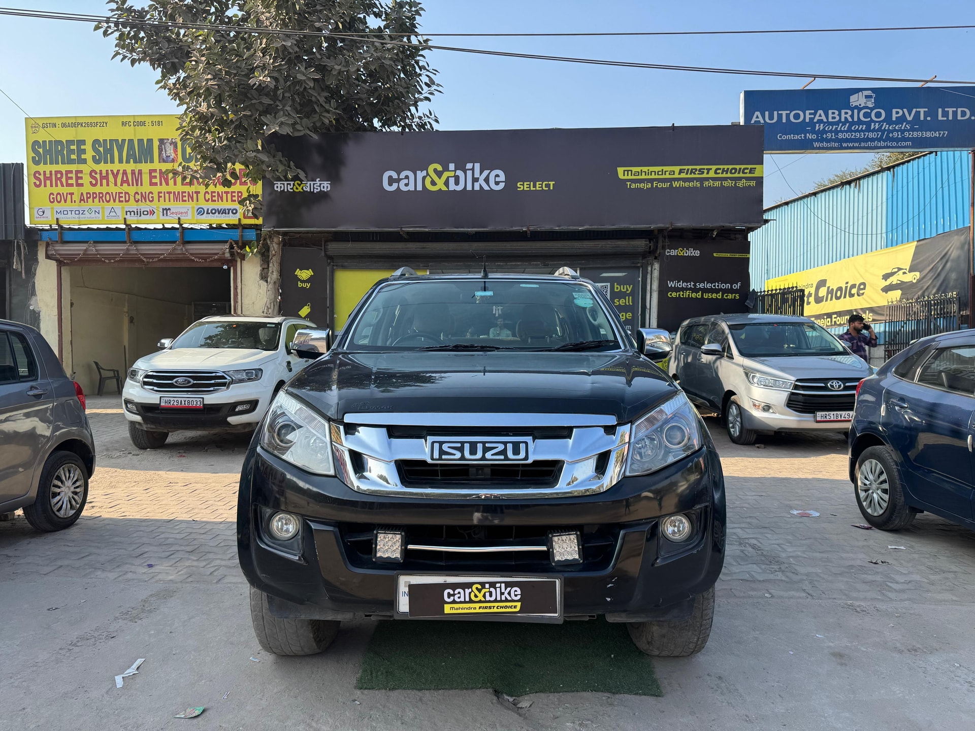 D-Max V-Cross image 1 D-Max V-Cross image 1