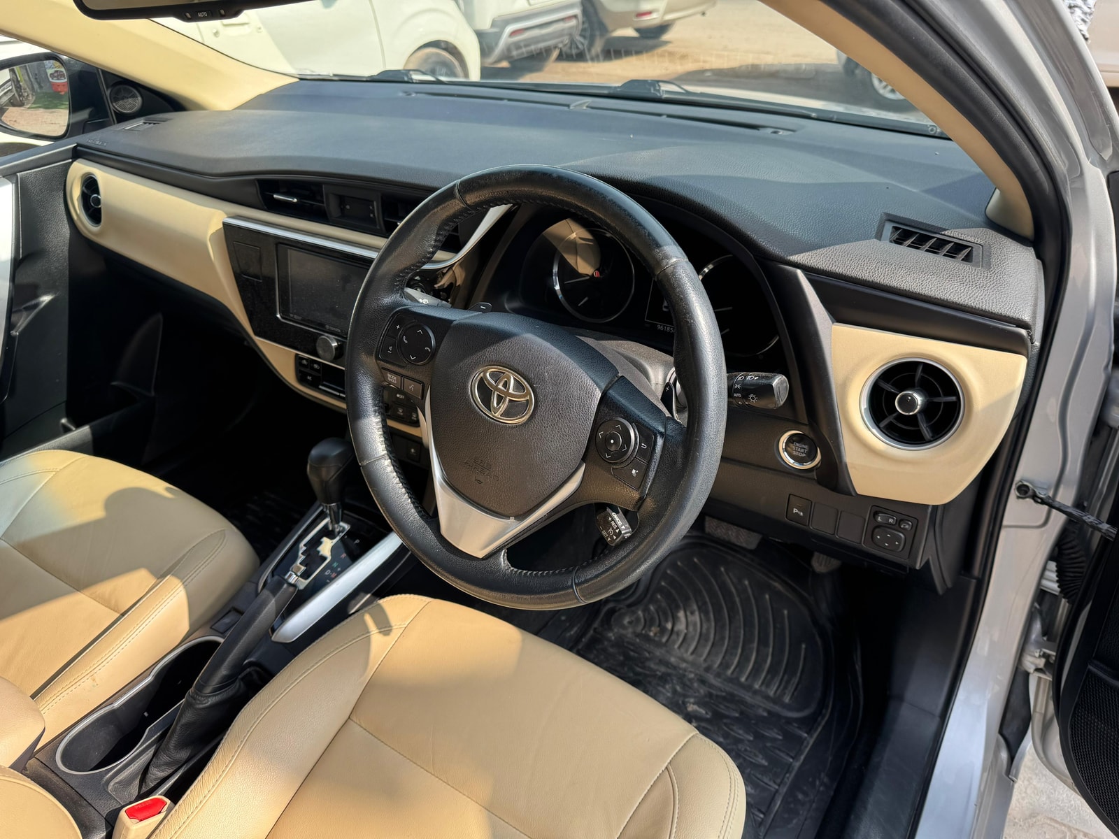 Corolla Altis image 9 Corolla Altis image 9