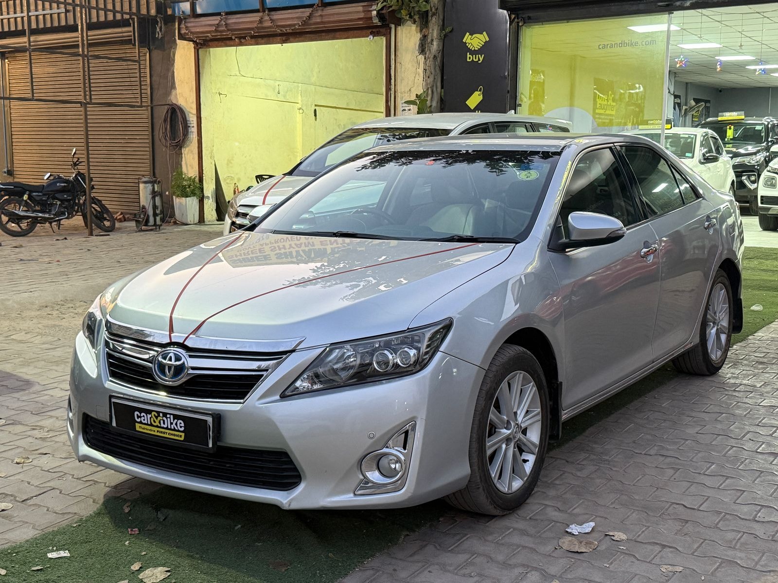 Camry image 1 Camry image 1