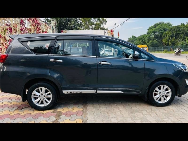 Innova Crysta image 7 Innova Crysta image 7