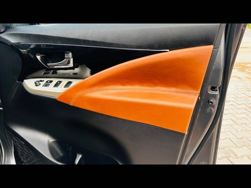 Innova Crysta image 3 Innova Crysta image 3