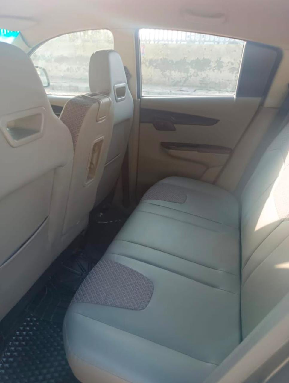 KUV100 image 6 KUV100 image 6