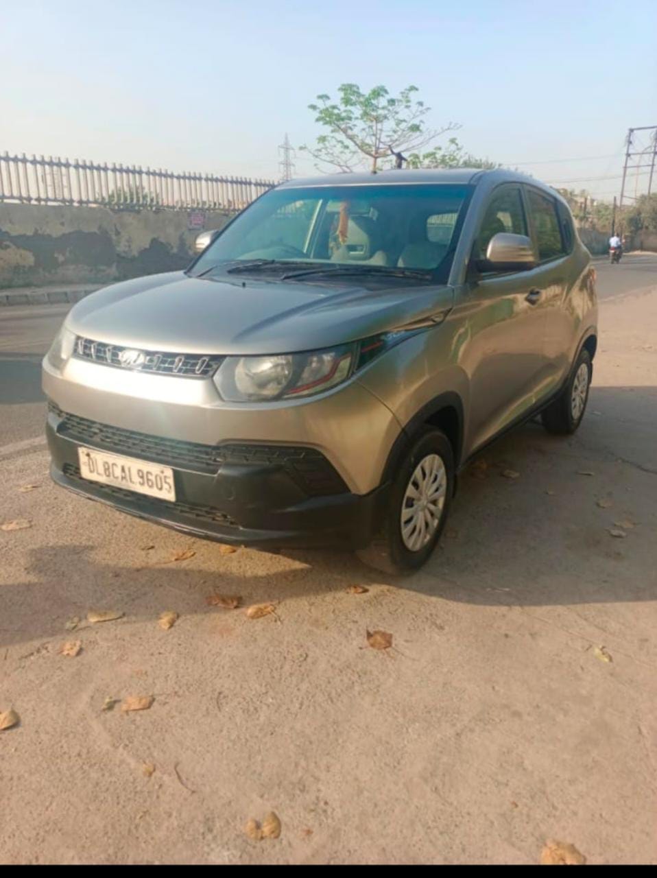 KUV100 image 1 KUV100 image 1