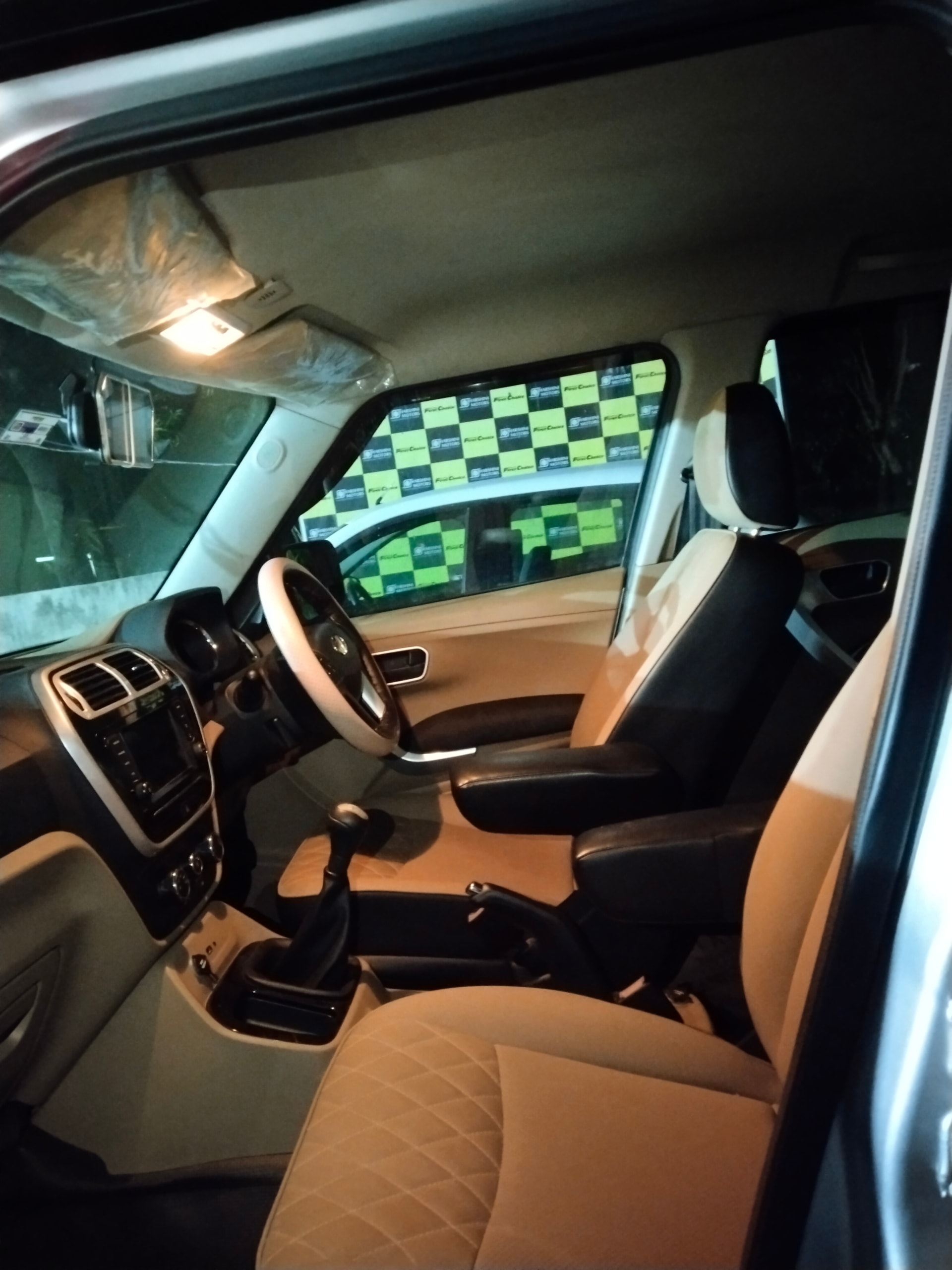 TUV300 image 6 TUV300 image 6