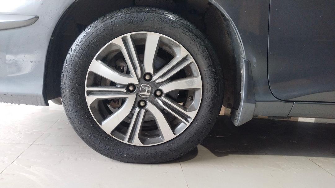 2017 Honda City V MT Petrol BS IV Front Left Tyre 