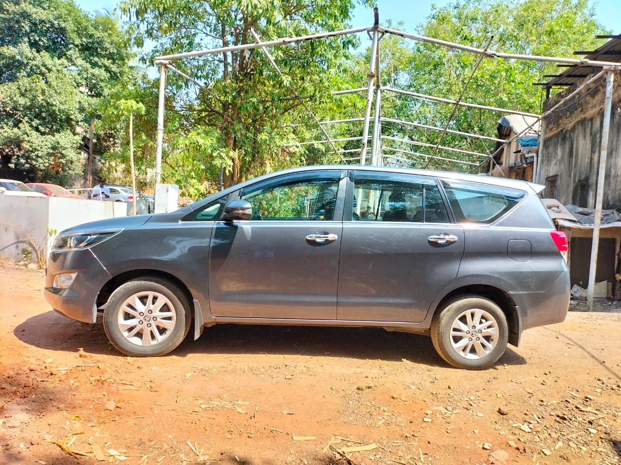 Innova Crysta image 2 Innova Crysta image 2