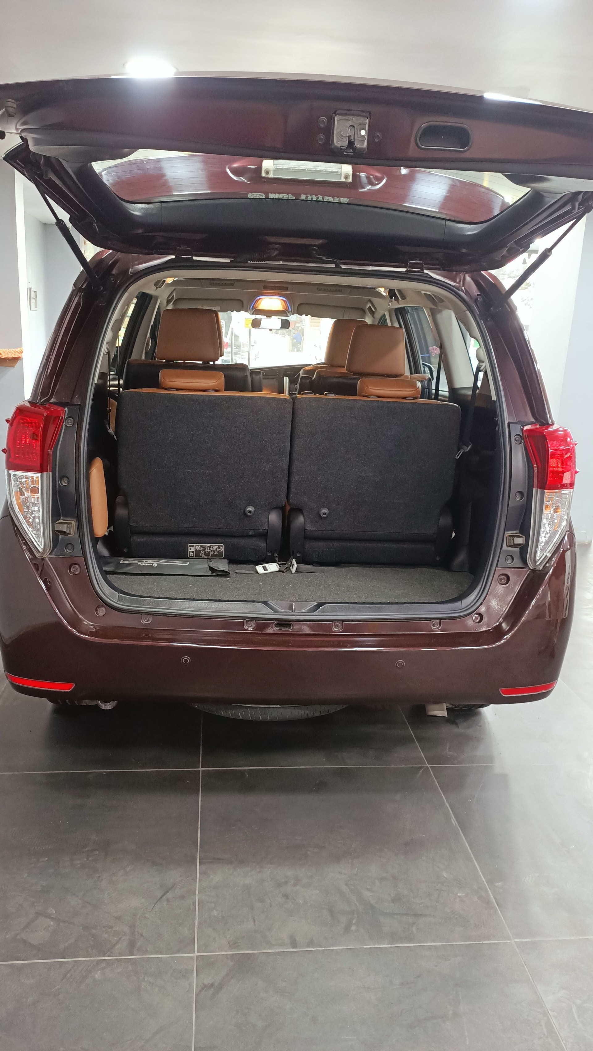 Innova Crysta image 6 Innova Crysta image 6