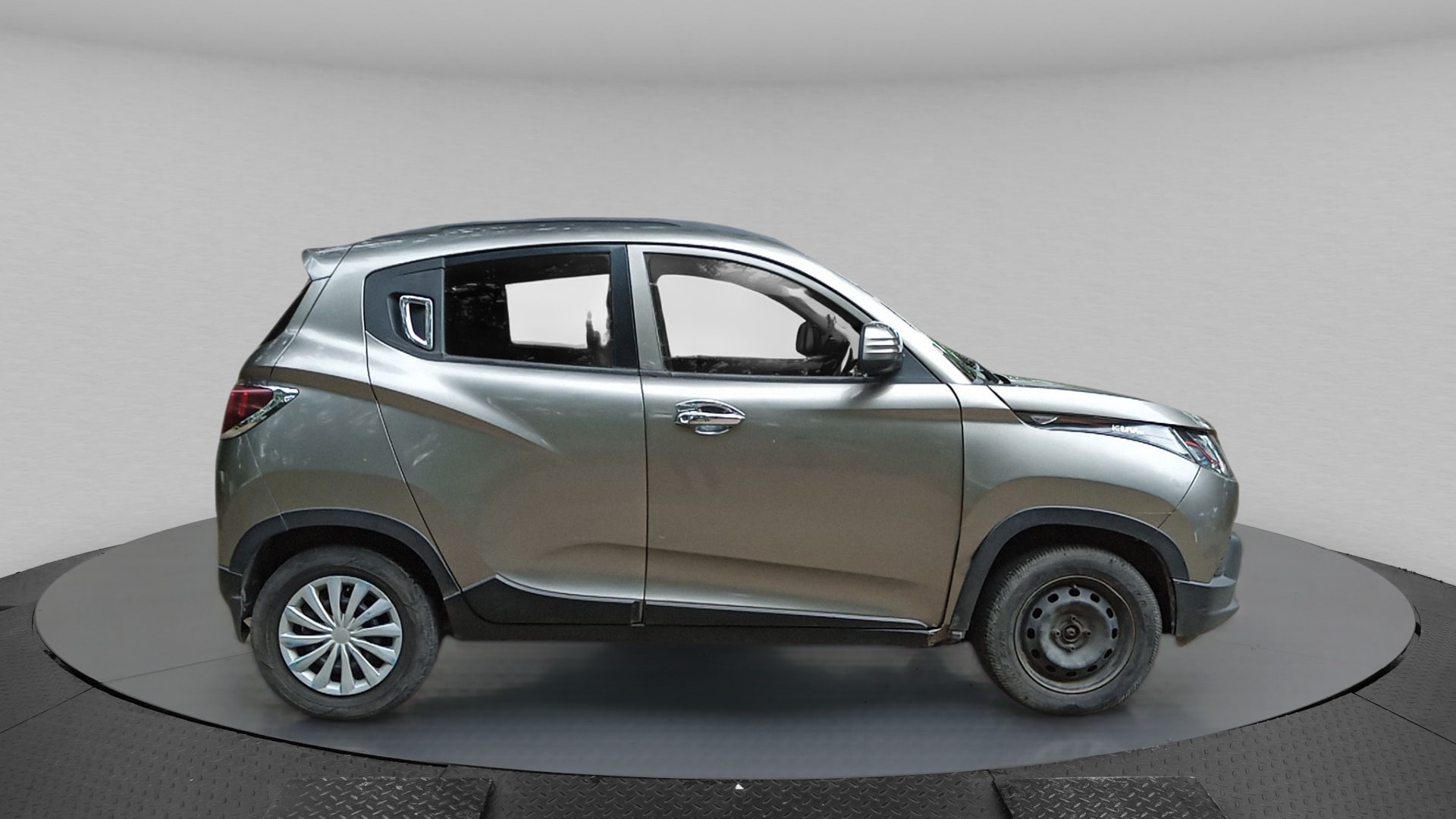 KUV100 image 6 KUV100 image 6