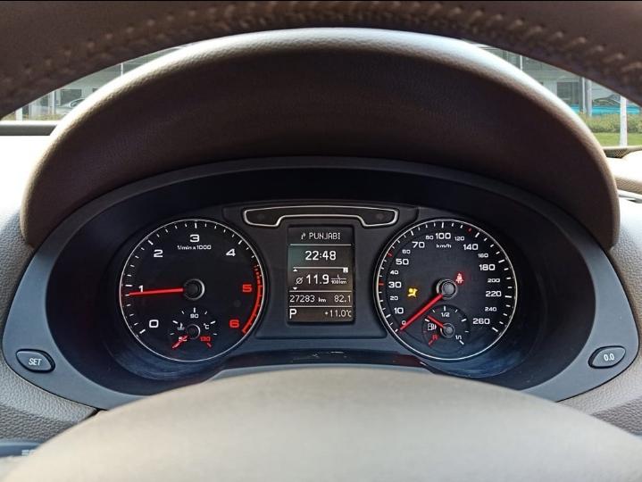 2014 Audi Q3 2.0 TDI quattro Premium Plus Odometer 