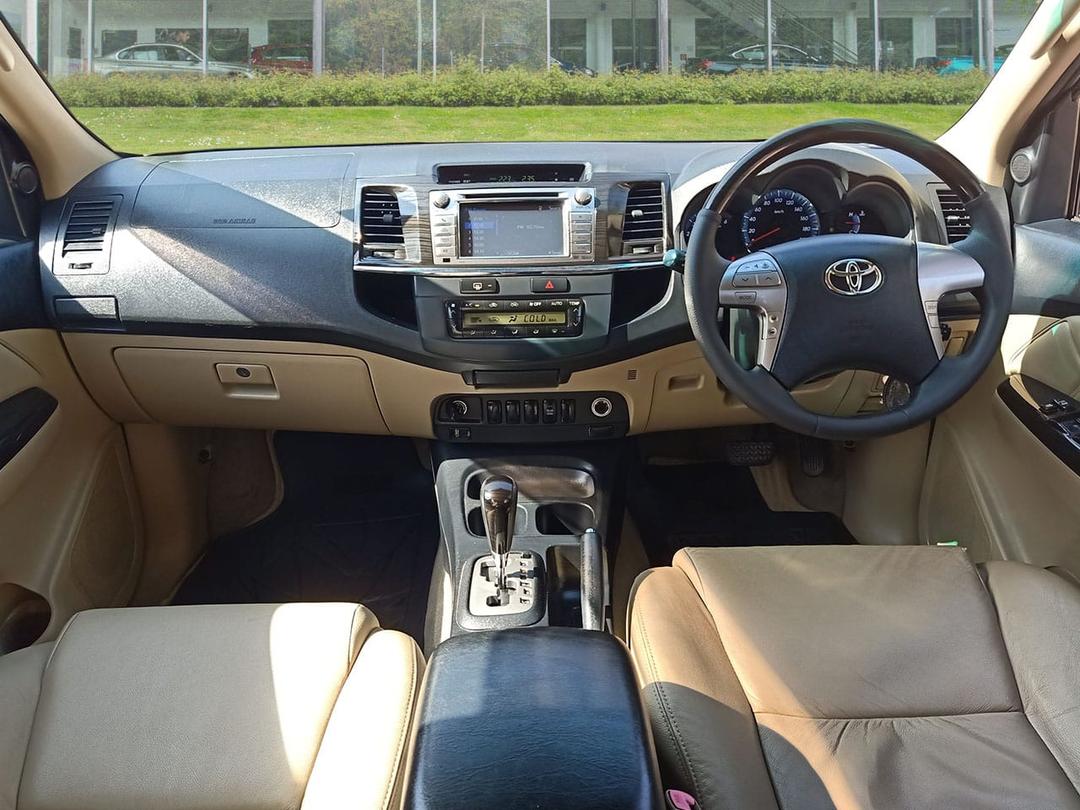 2014 Toyota Fortuner 3.0 4x2 AT Steering 