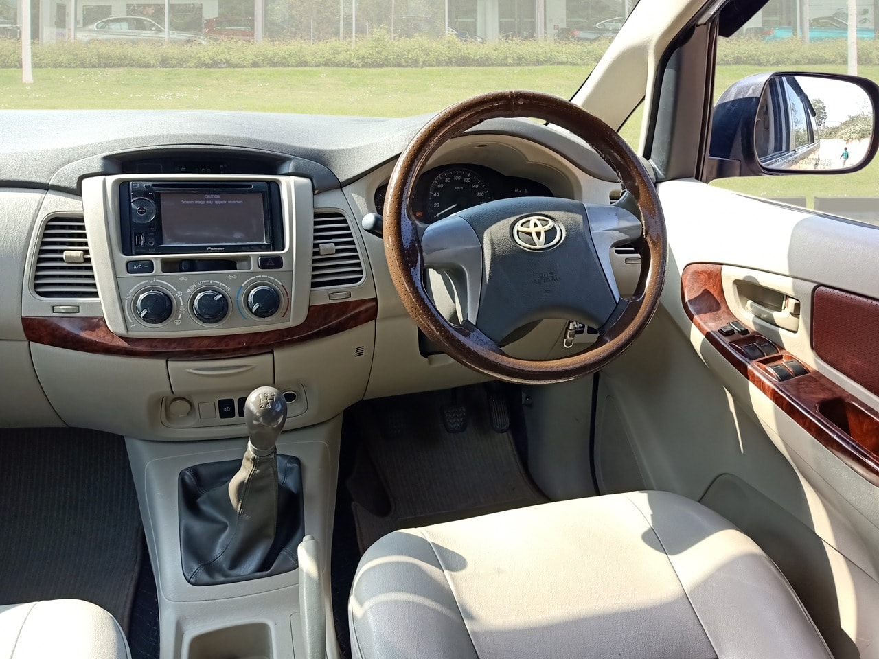 Innova image 13 Innova image 13