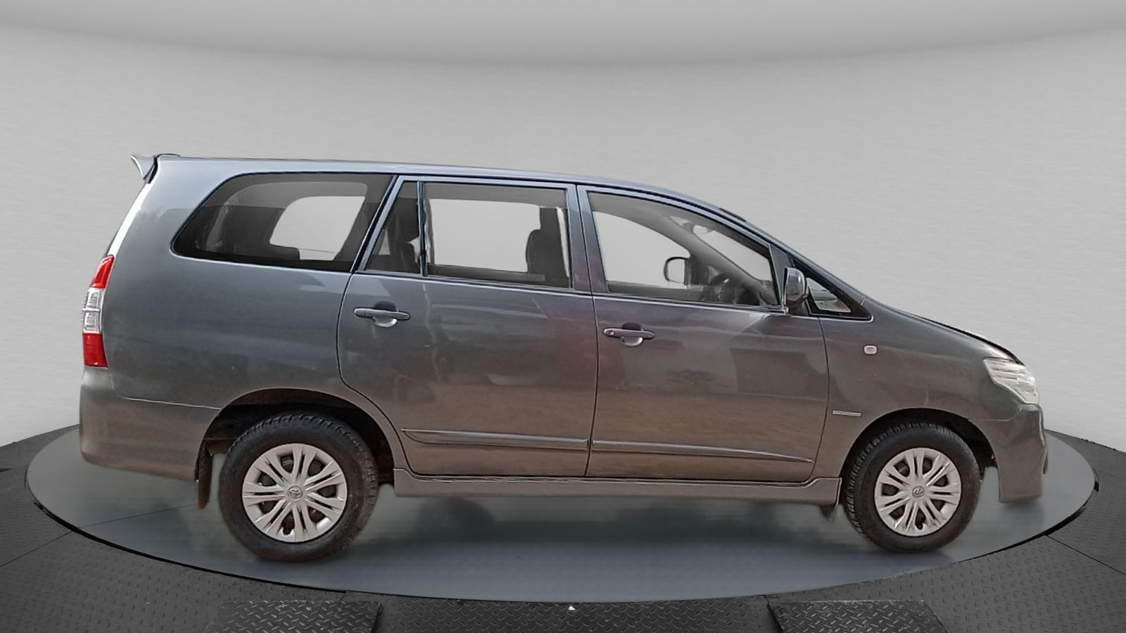 Innova image 7 Innova image 7