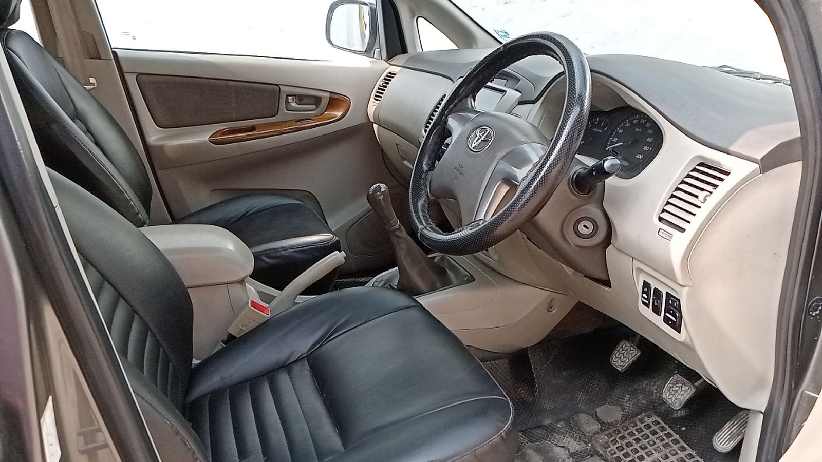 Innova image 19 Innova image 19