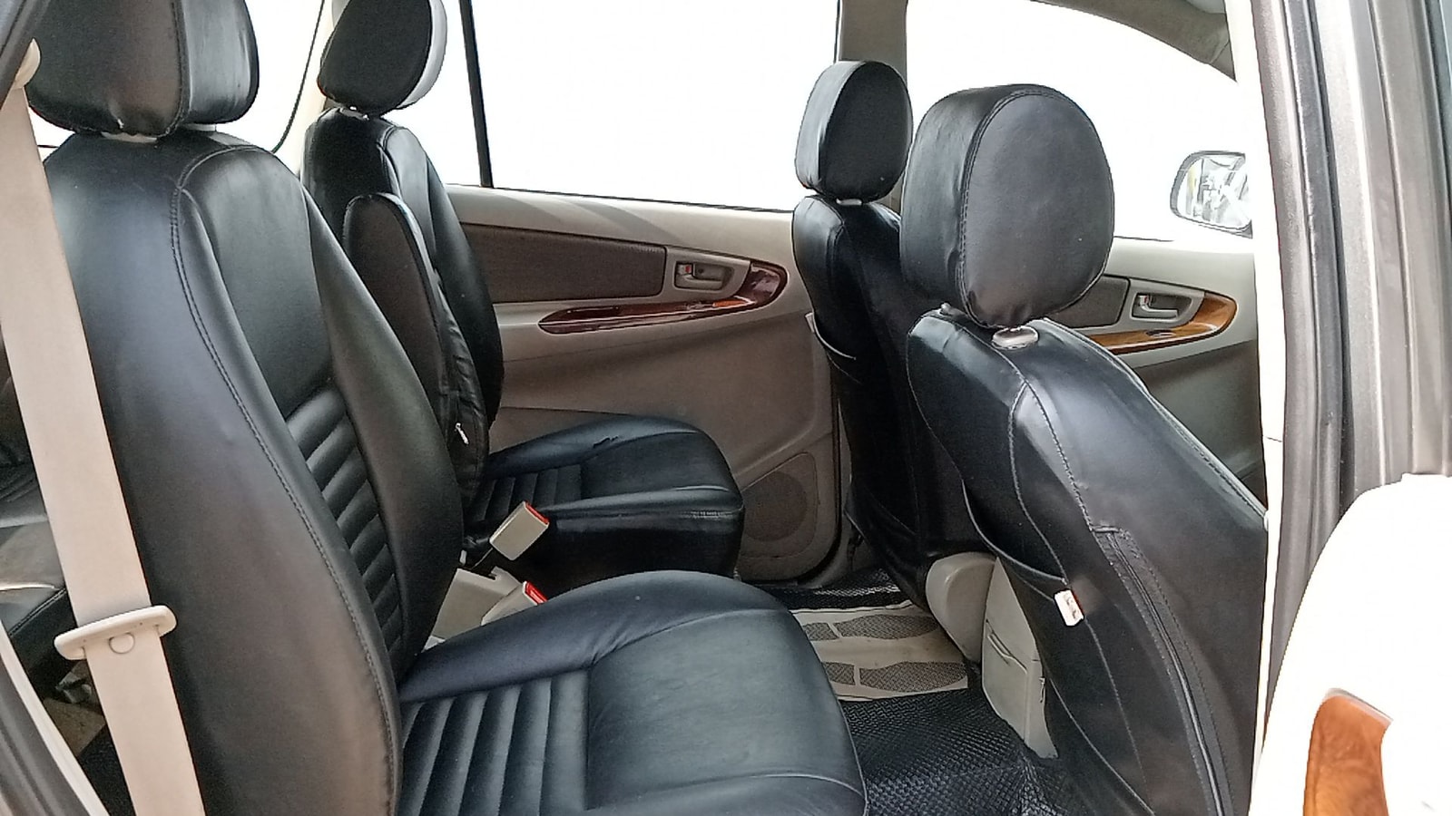 Innova image 8 Innova image 8