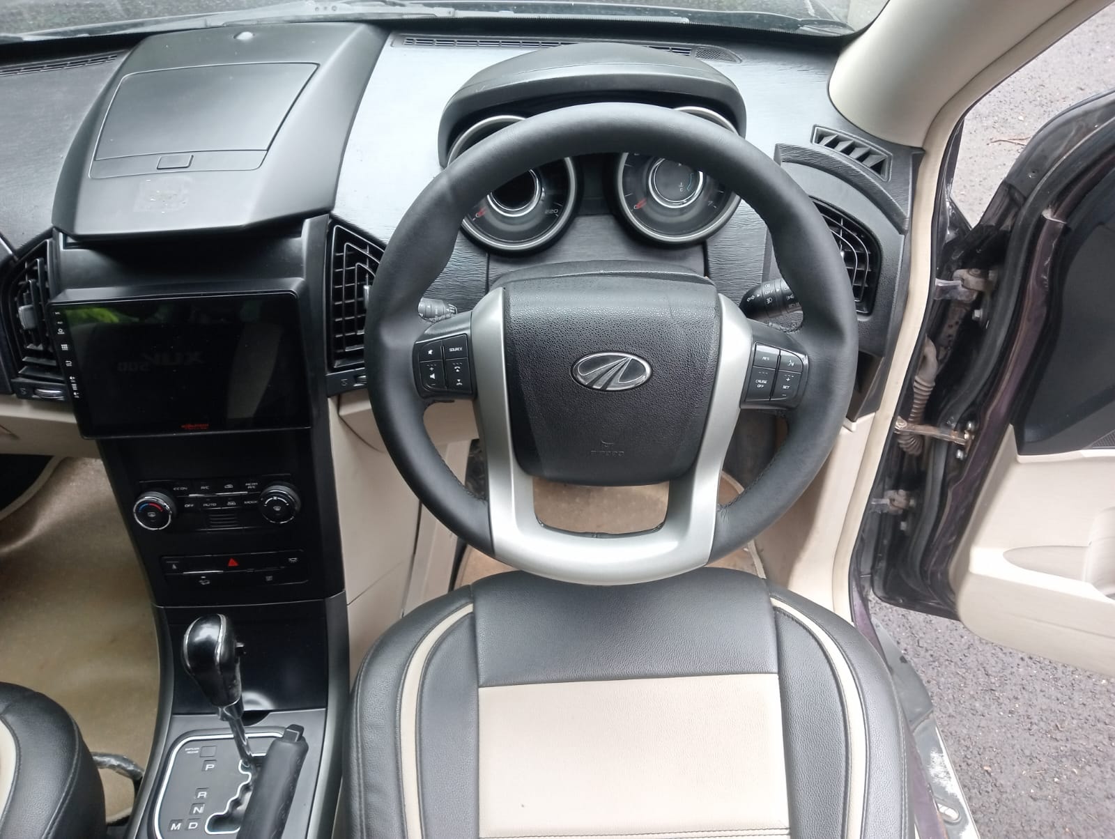 XUV500 image 13 XUV500 image 13