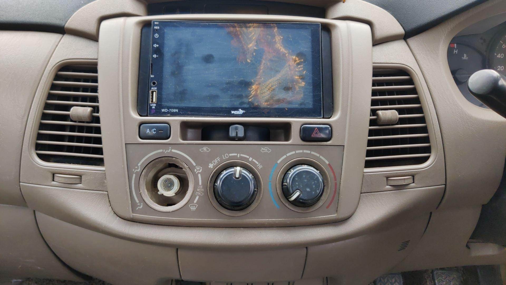 Innova image 16 Innova image 16