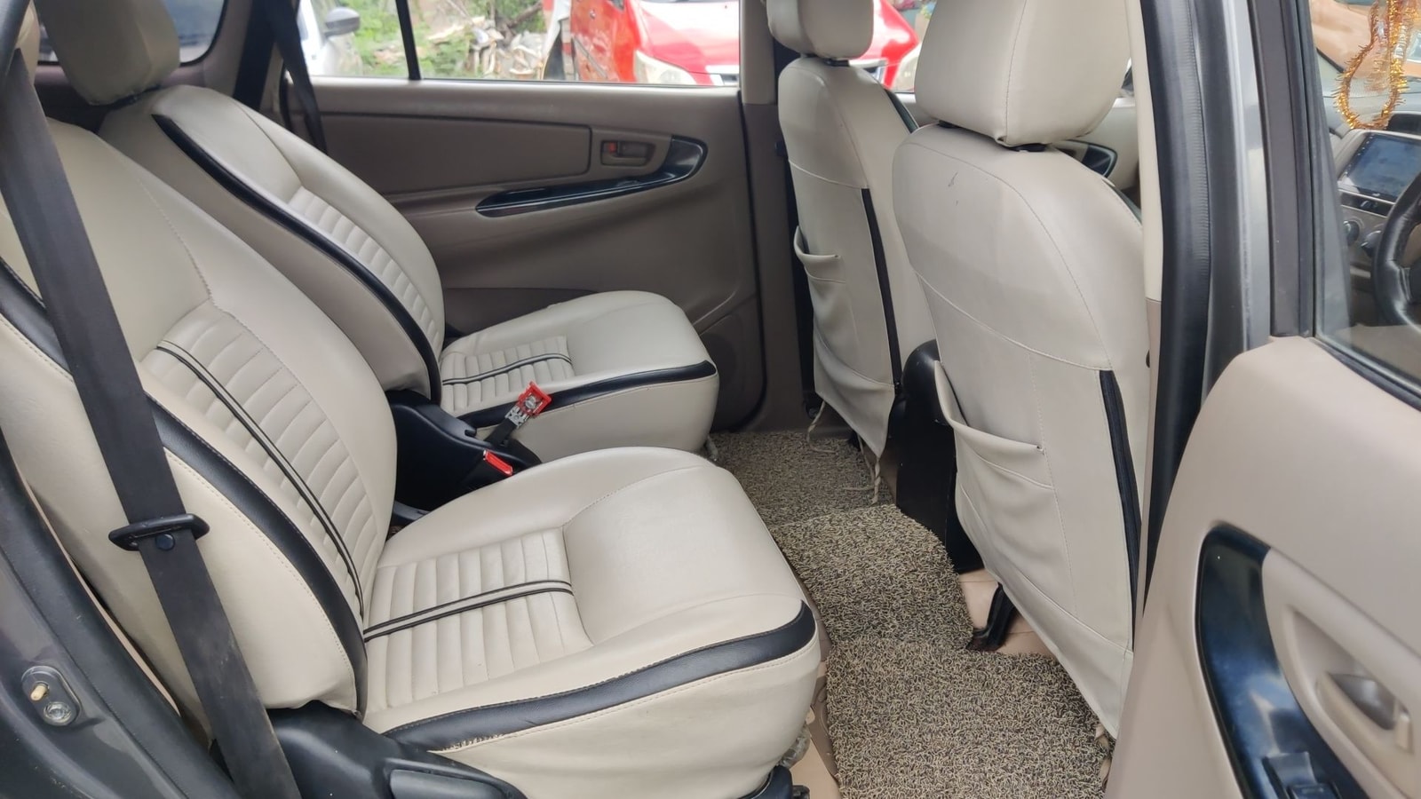 Innova image 19 Innova image 19