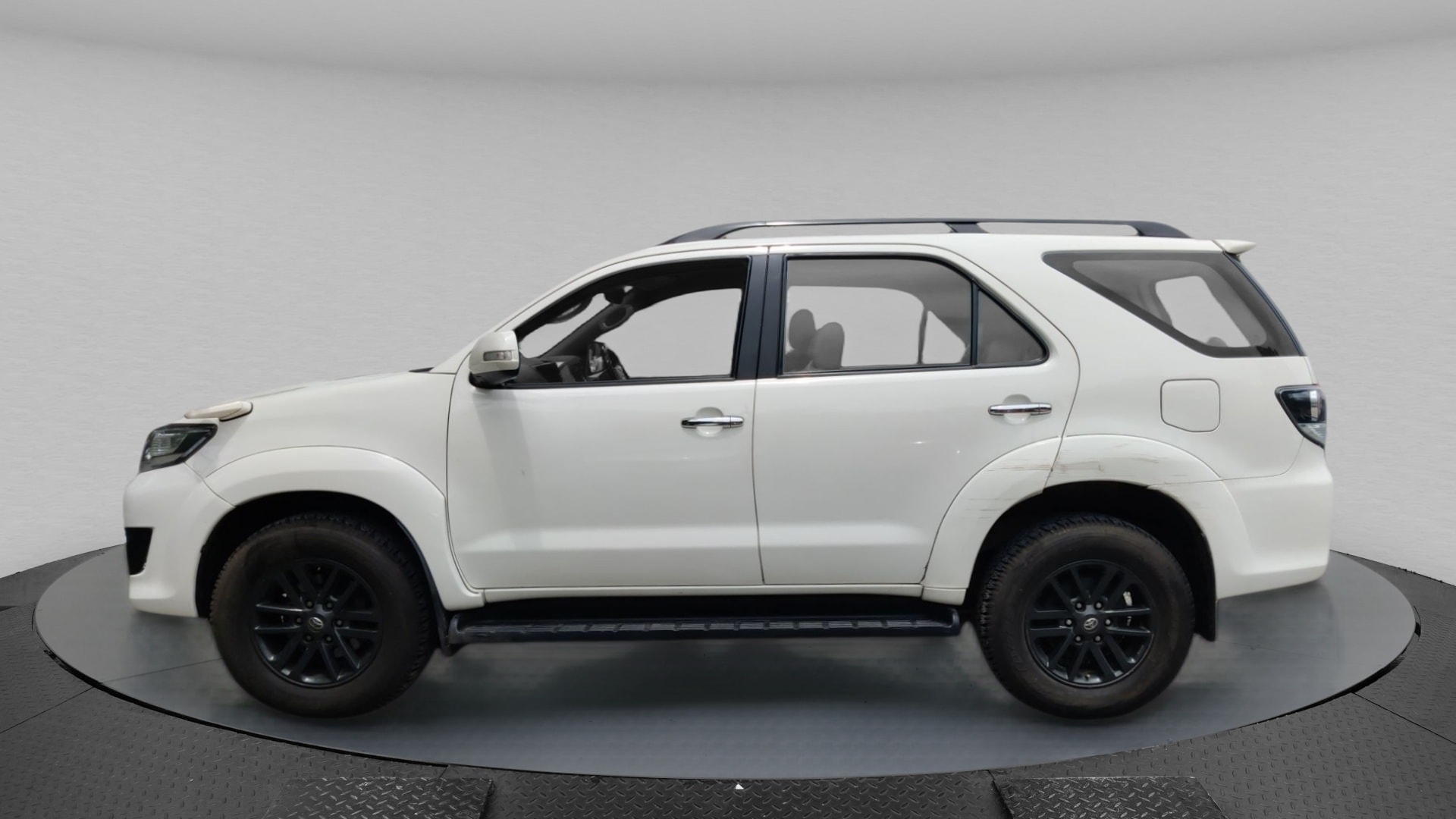 Fortuner image 2 Fortuner image 2