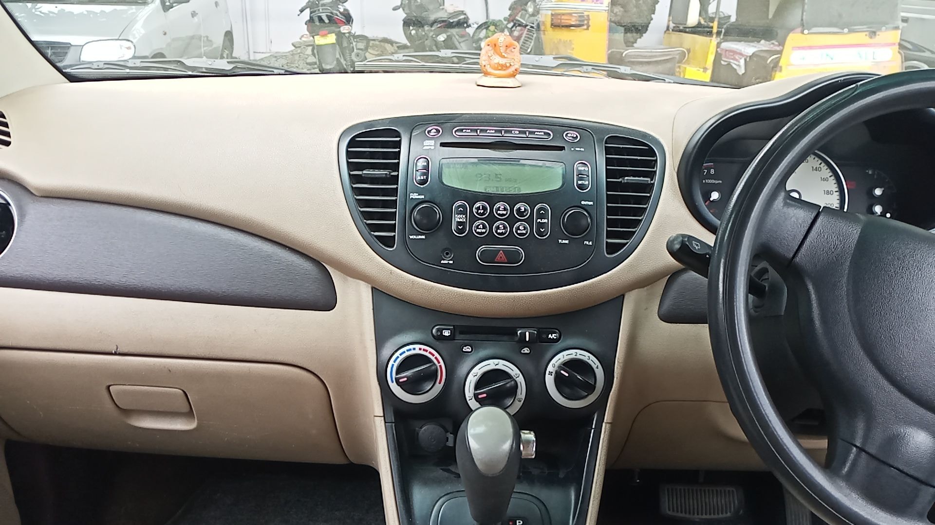 i10 image 14 i10 image 14