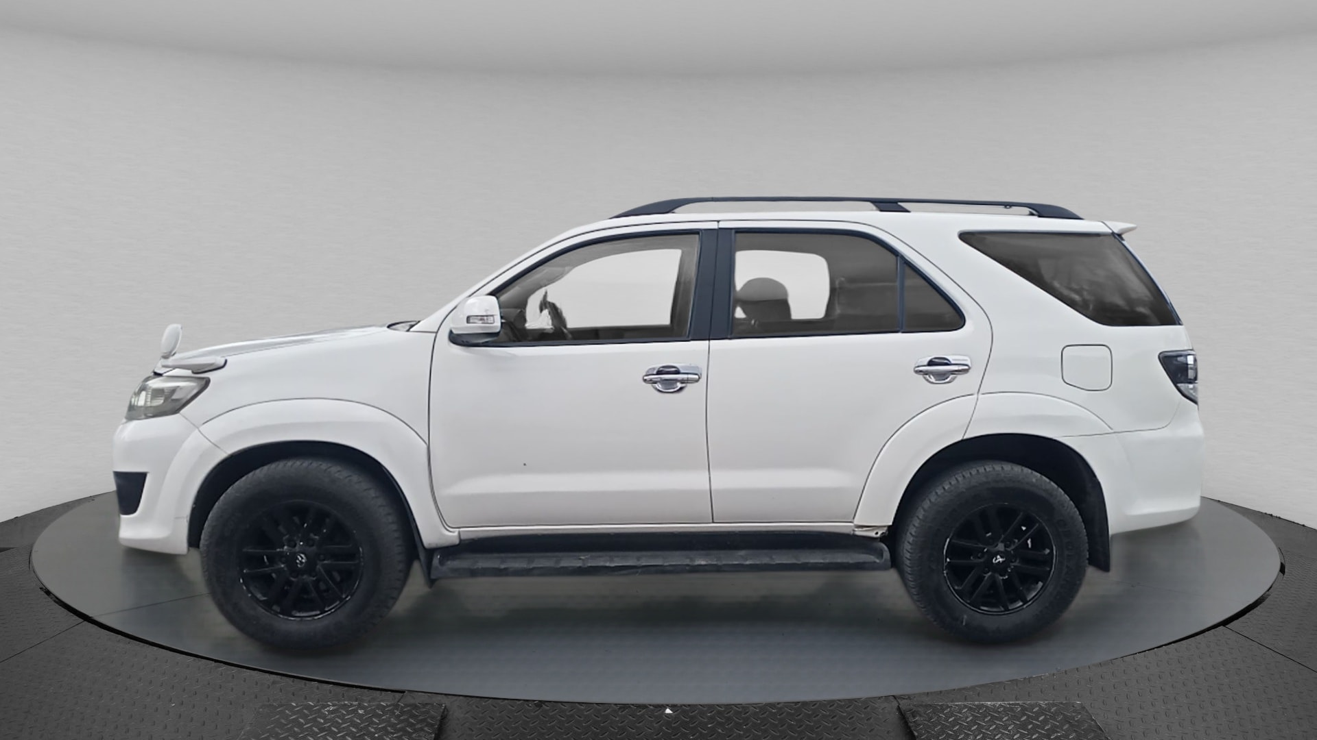 Fortuner image 2 Fortuner image 2