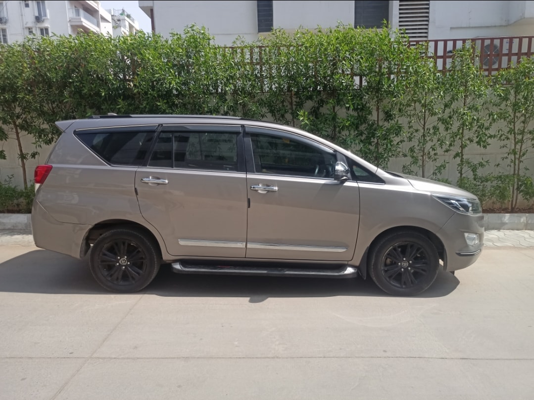 Innova Crysta image 5 Innova Crysta image 5