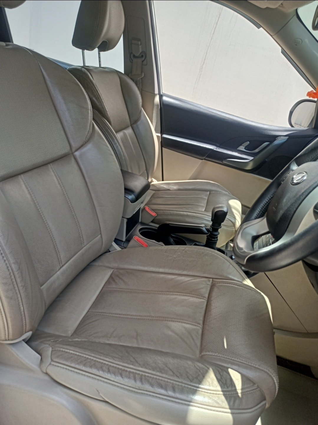 XUV500 image 15 XUV500 image 15