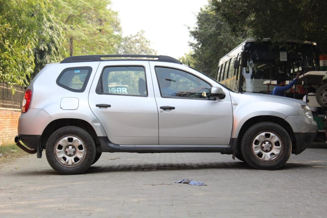 2014 Renault Duster RxL Diesel 110 PS AWD Right Side View 