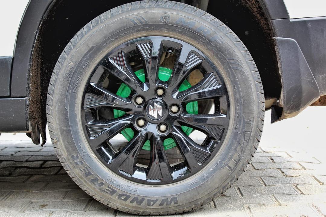 2020 Maruti Suzuki Vitara Brezza ZXI Wheels Tyres 