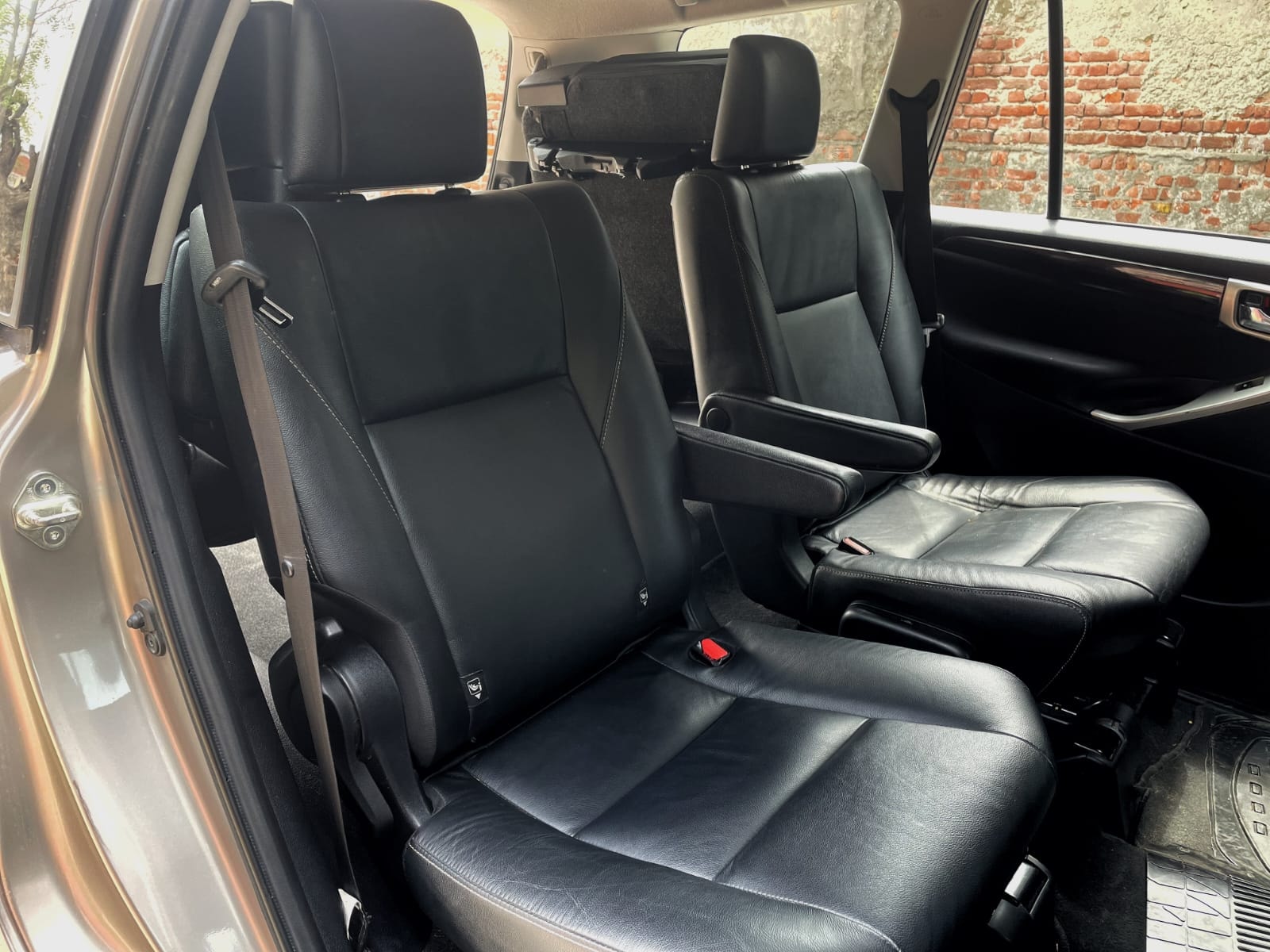 Innova Crysta image 15 Innova Crysta image 15