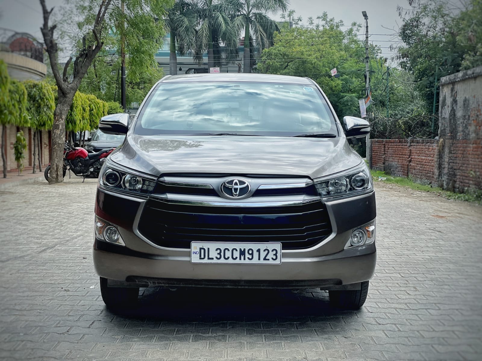 Innova Crysta image 8 Innova Crysta image 8