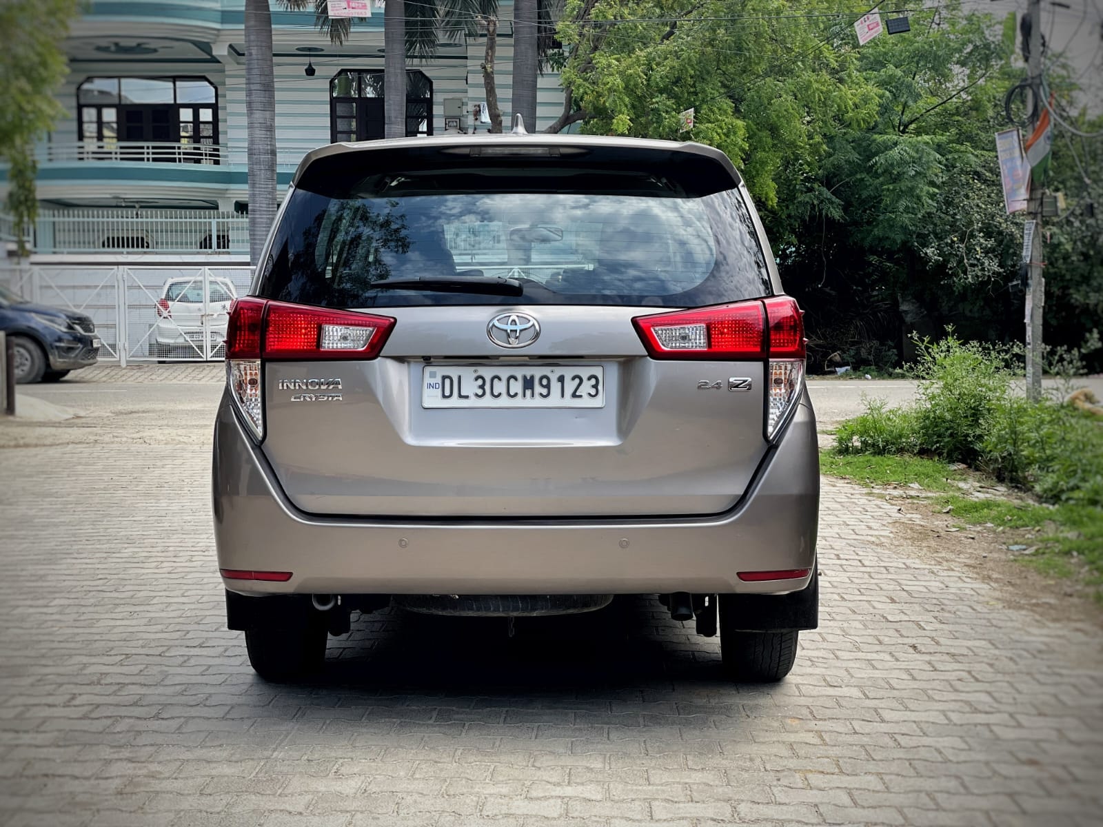 Innova Crysta image 4 Innova Crysta image 4