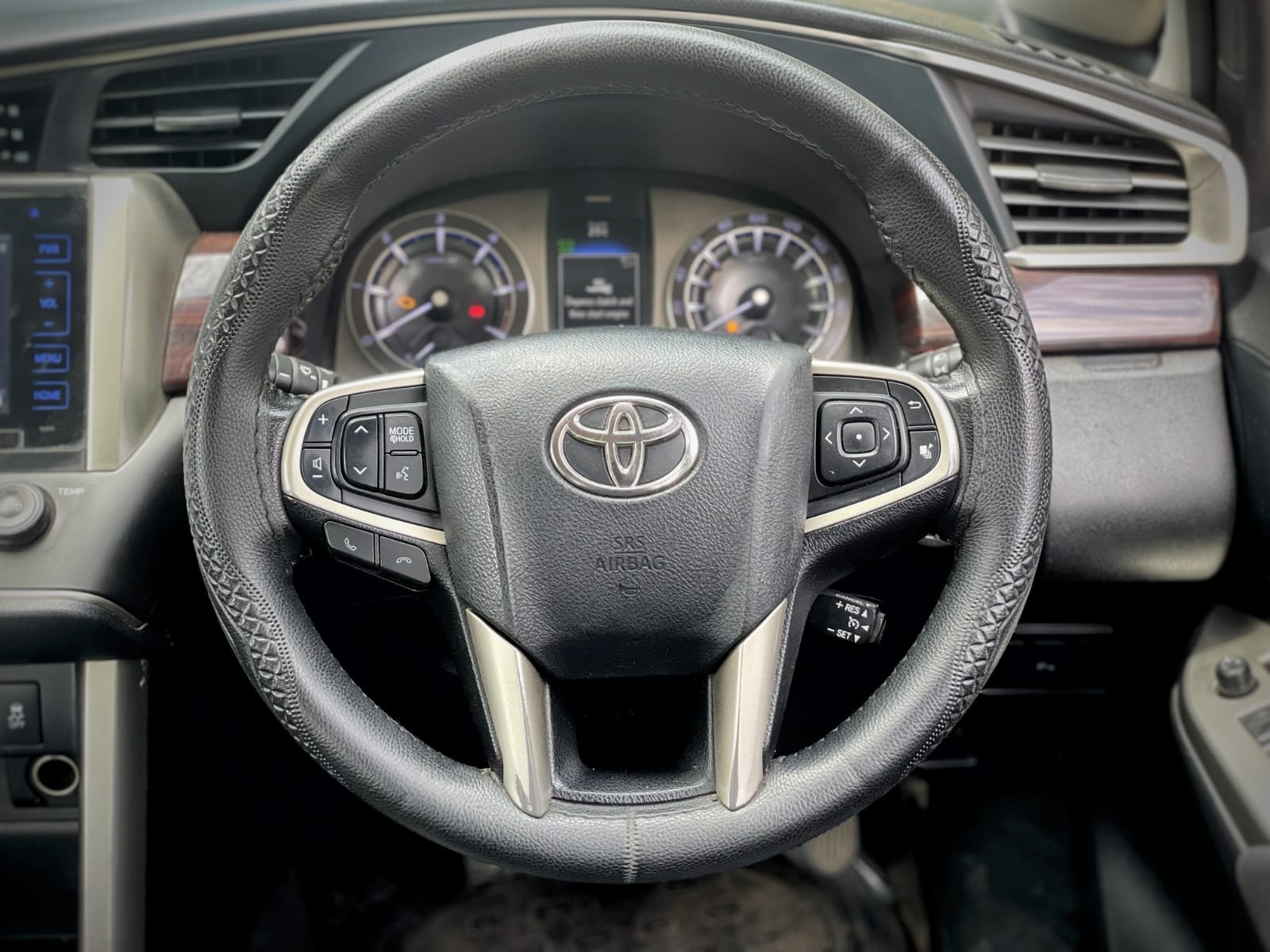 Innova Crysta image 13 Innova Crysta image 13