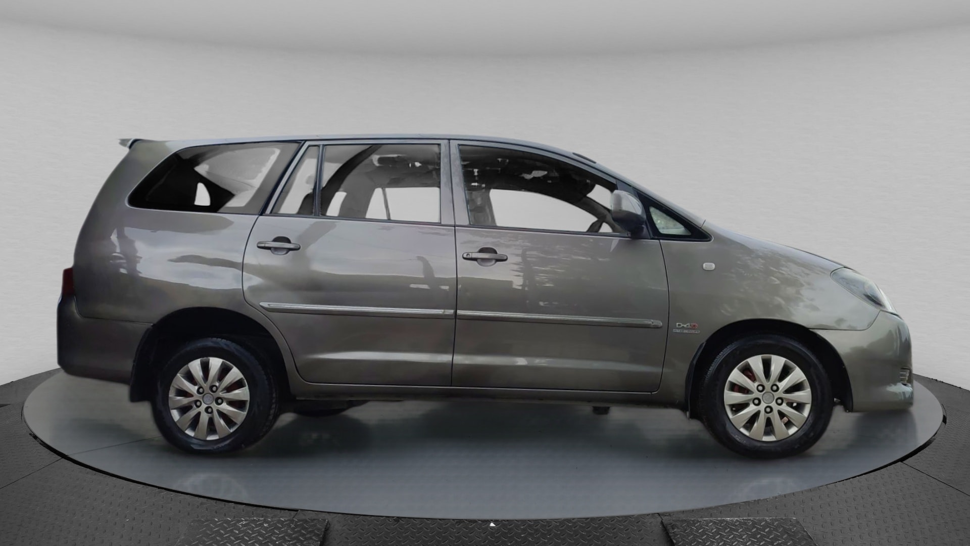 Innova image 7 Innova image 7