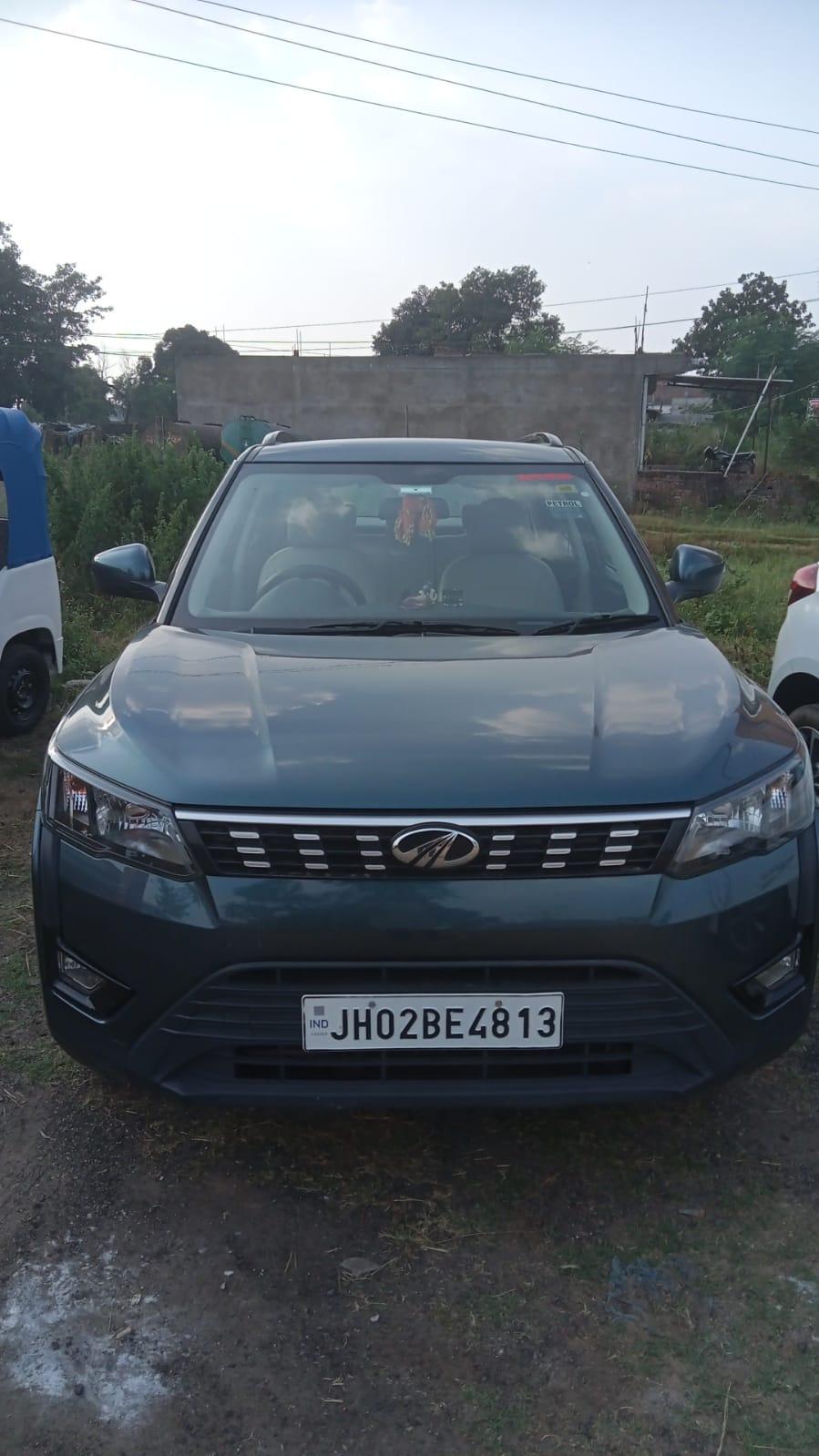 2021 Mahindra XUV300 W6 Petrol