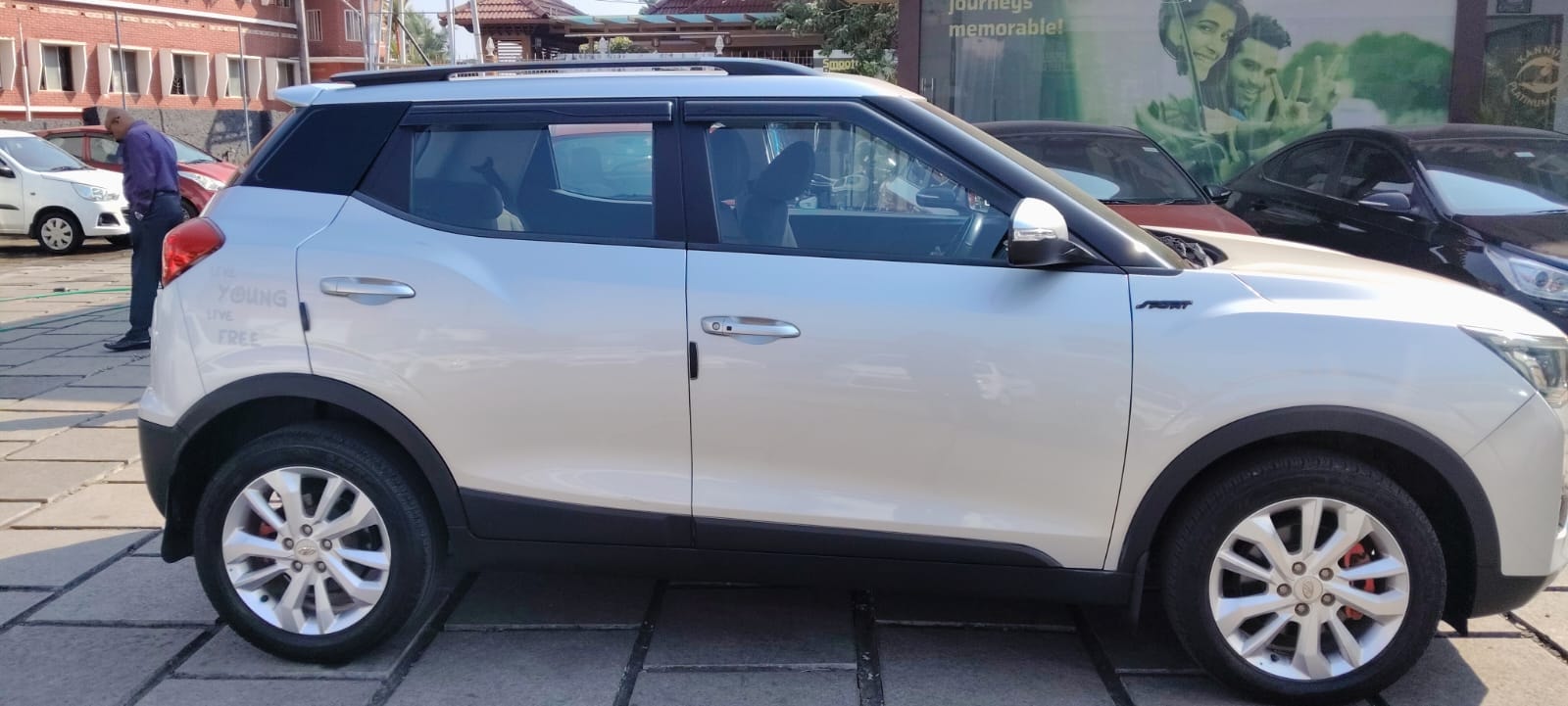 Used 2020 Mahindra XUV300 Used 2020 Mahindra XUV300