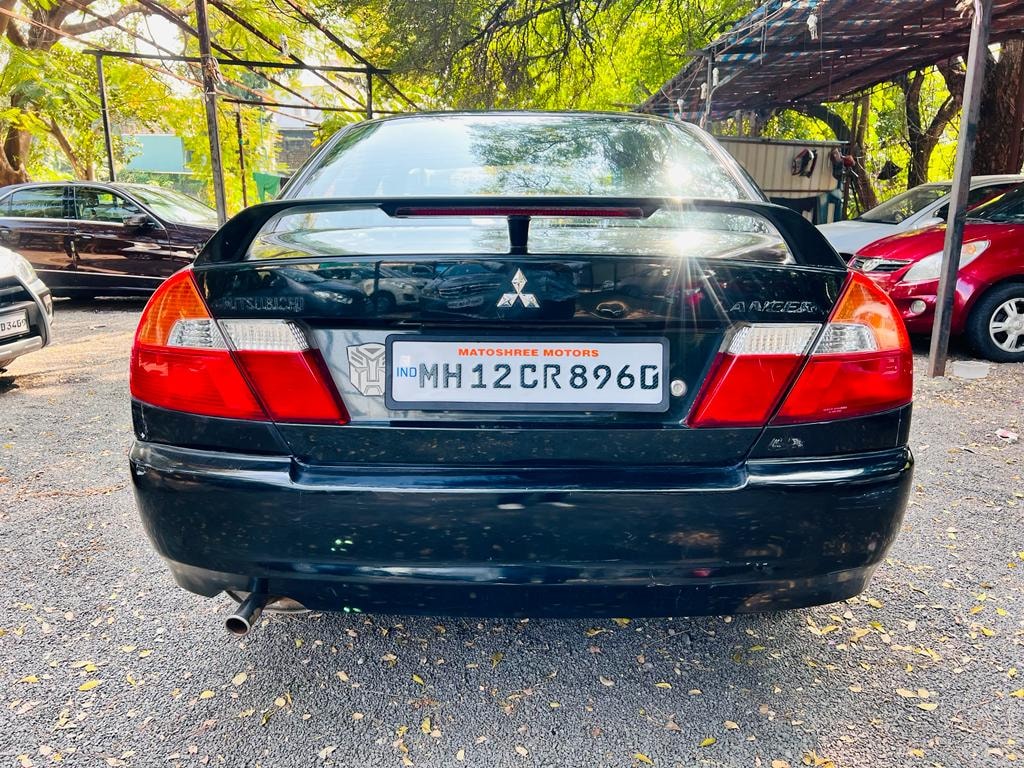 Lancer image 2 Lancer image 2