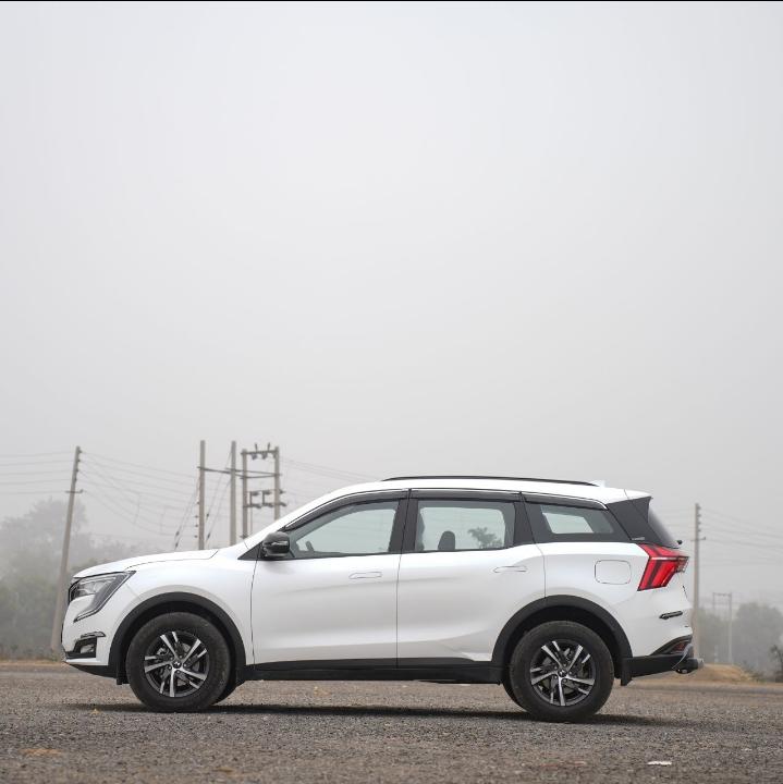 2022 Mahindra XUV700 AX5 AT Diesel 5 STR Left Side View 