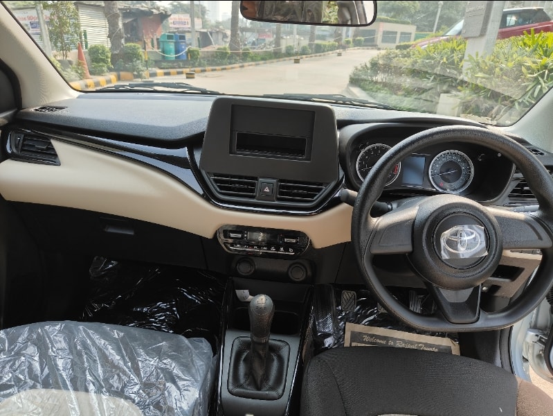 Used 2025 Toyota Glanza Used 2025 Toyota Glanza