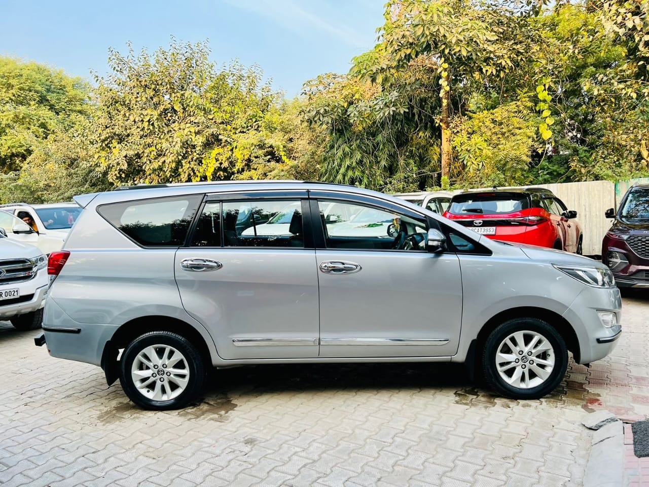 Innova Crysta image 6 Innova Crysta image 6