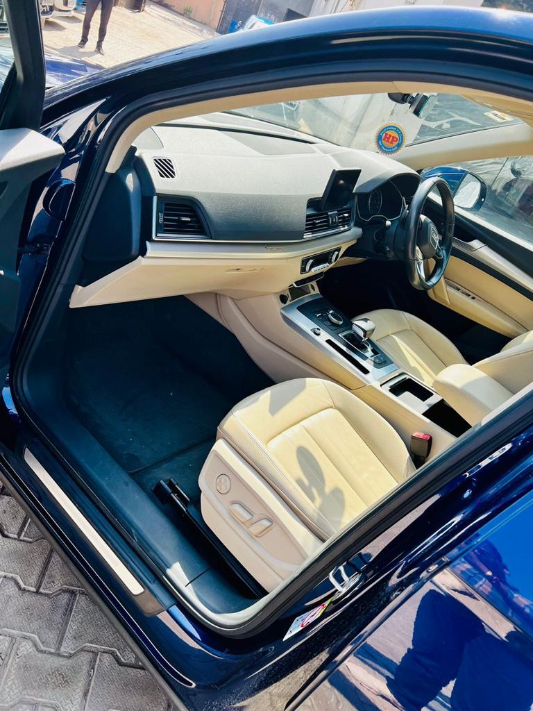 2019 Audi Q5 40 TDI Premium Plus Front Row Side 