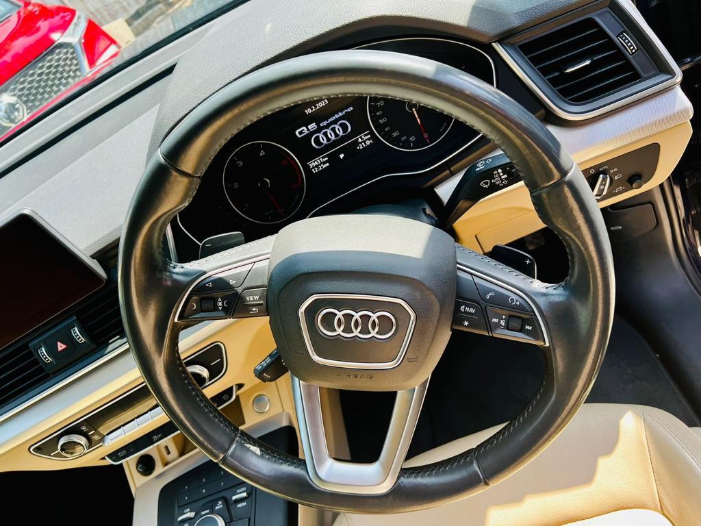 2019 Audi Q5 40 TDI Premium Plus Steering 