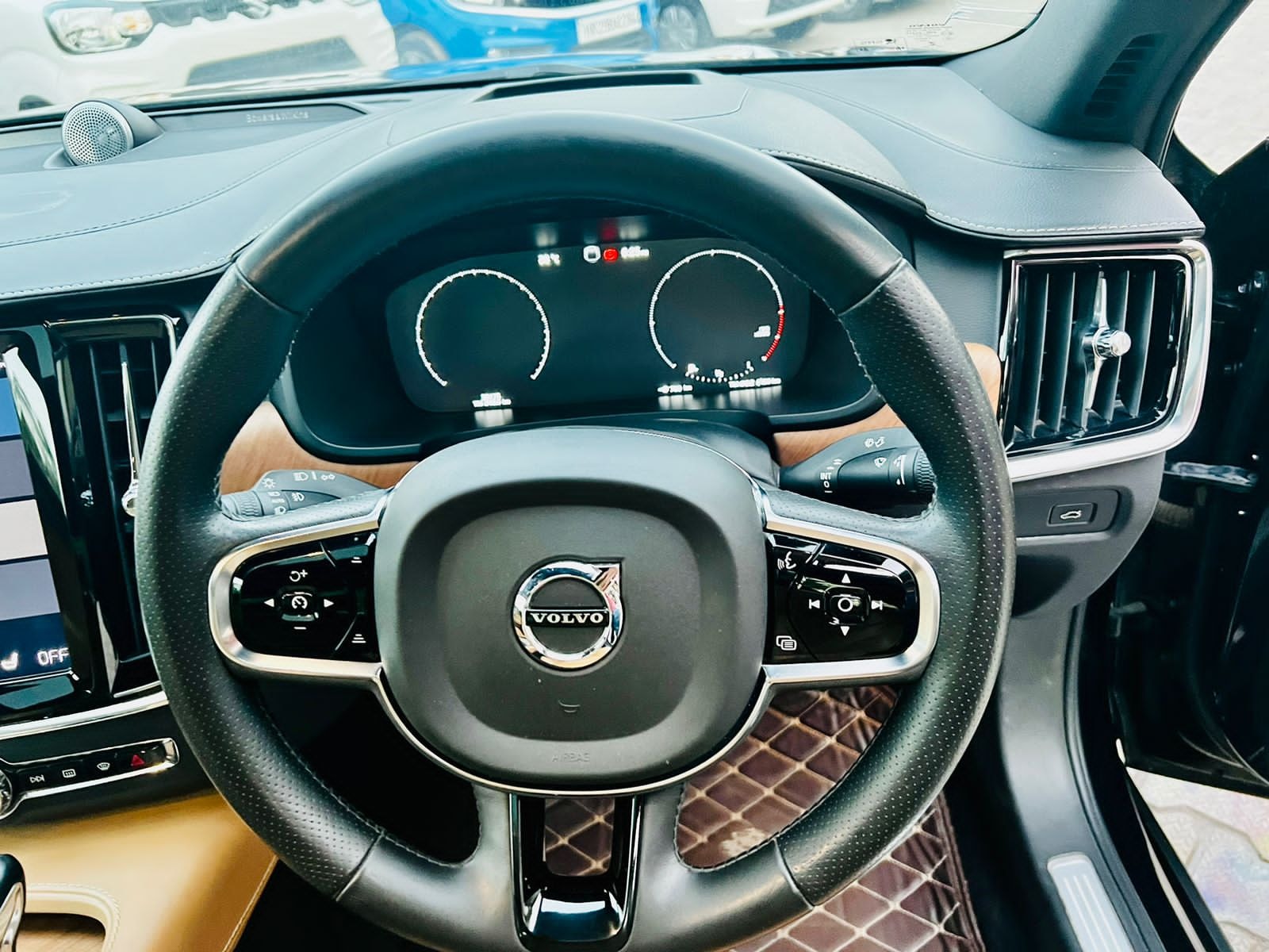 S90 image 11 S90 image 11