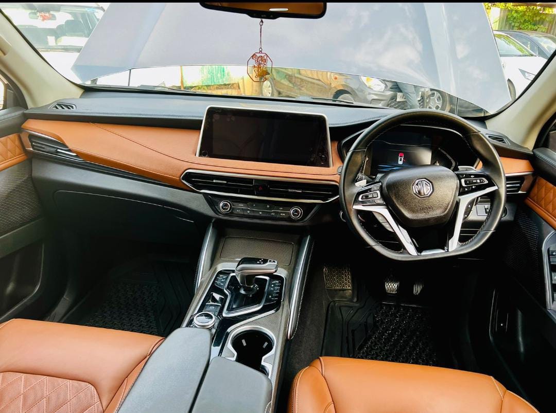 Gloster image 9 Gloster image 9