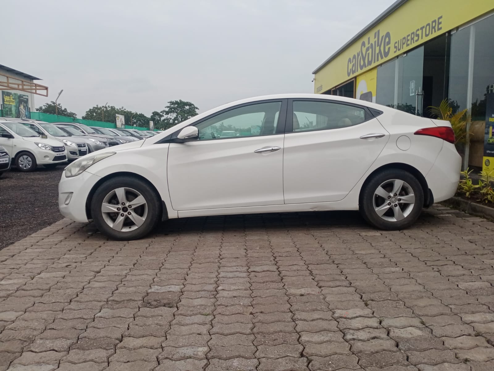 Elantra image 2 Elantra image 2