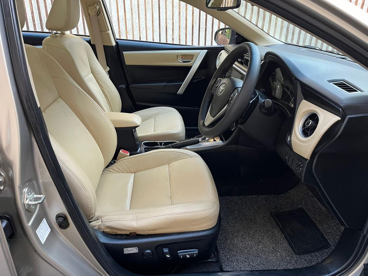 Corolla Altis image 11 Corolla Altis image 11