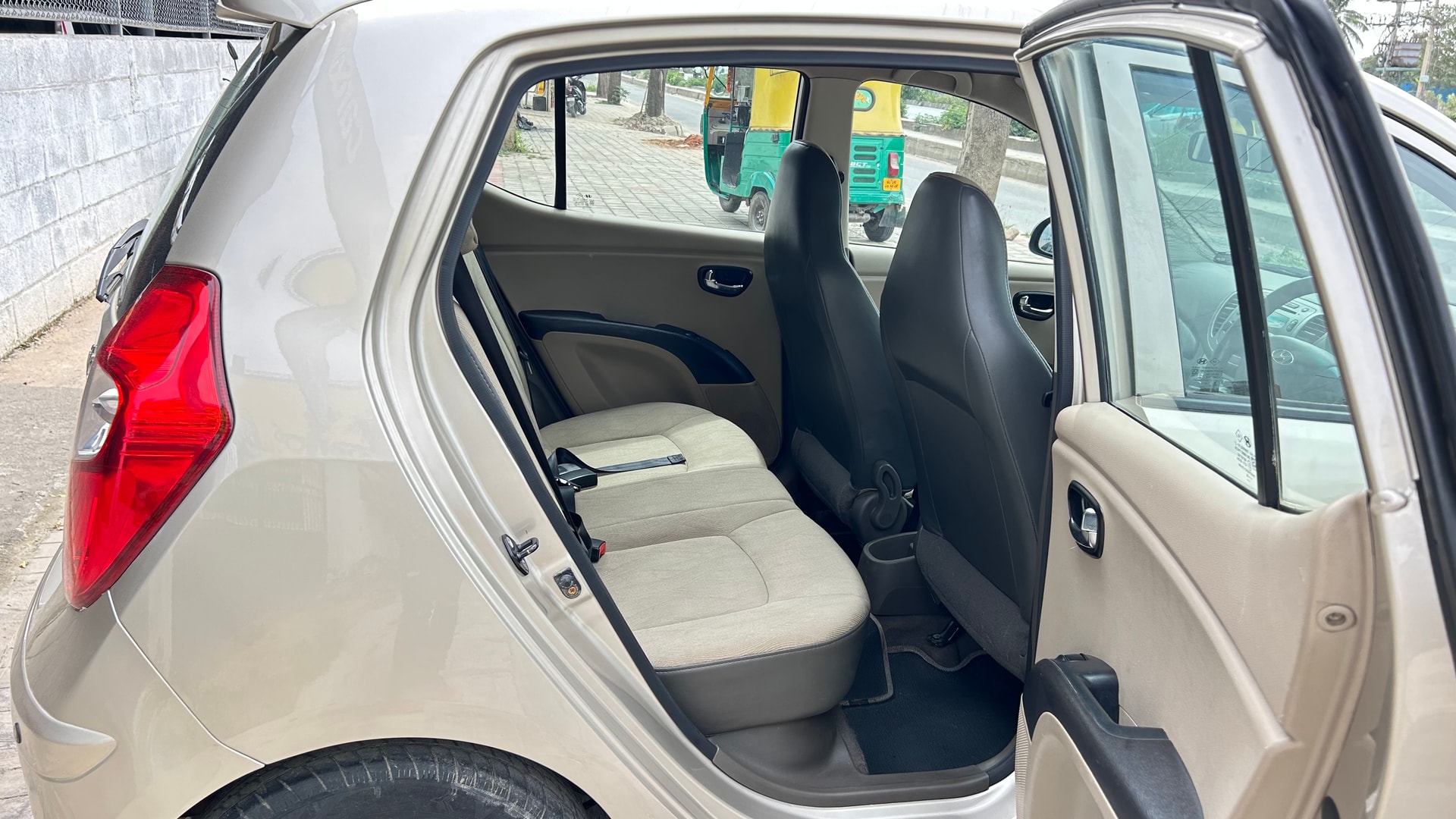 i10 image 16 i10 image 16