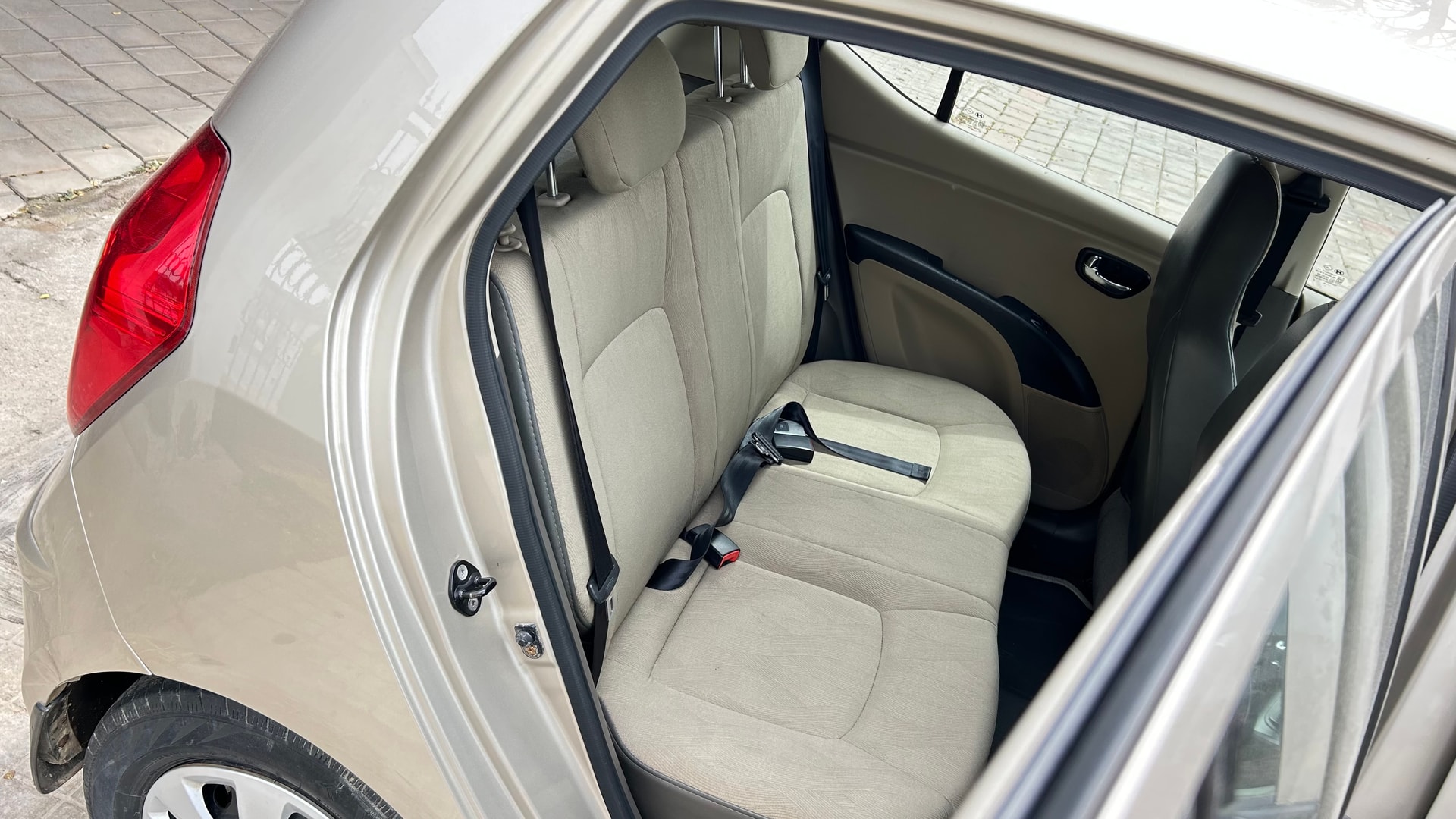 i10 image 14 i10 image 14