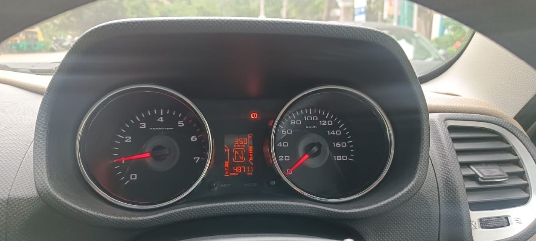 TUV300 image 11 TUV300 image 11