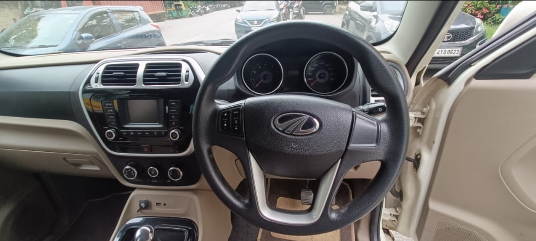 TUV300 image 13 TUV300 image 13