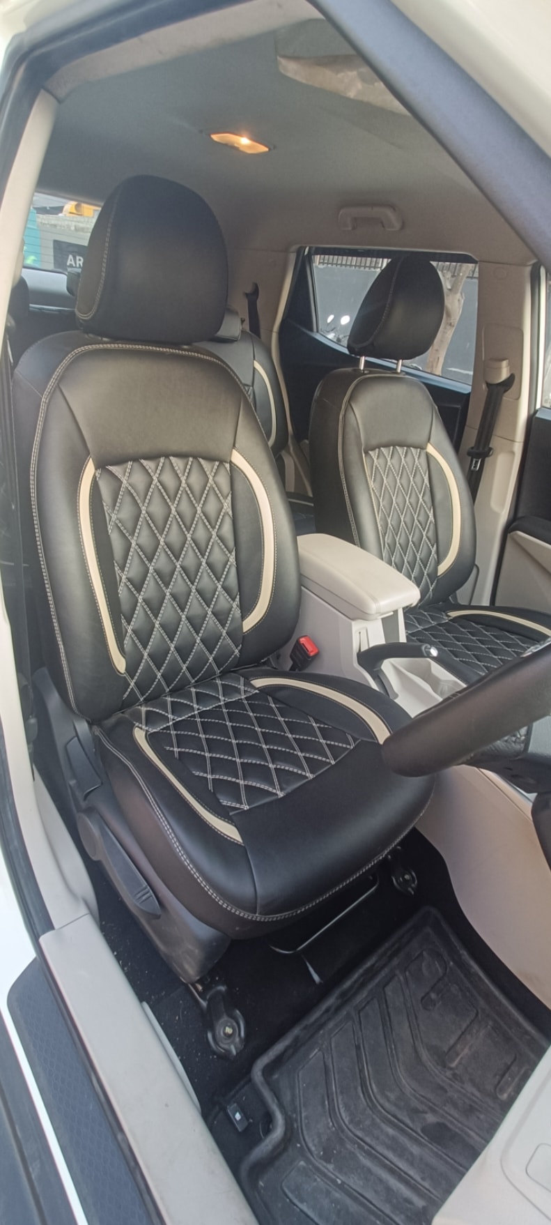 XUV300 image 14 XUV300 image 14